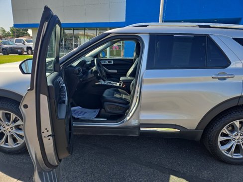 Used 2023 Ford Explorer Limited image 9