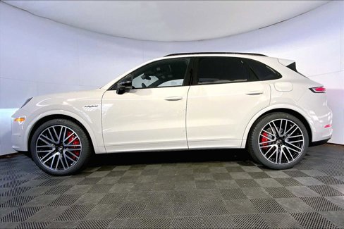 New 2026 Porsche Cayenne Turbo image 2