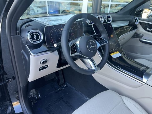 Certified 2025 Mercedes-Benz GLC 300 image 18