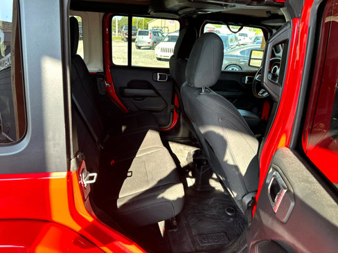 Used 2018 Jeep Wrangler Unlimited Sahara w/ Dual Top Group image 45