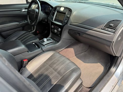 Used 2016 Chrysler 300 S image 15