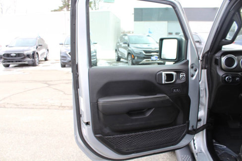Used 2023 Jeep Gladiator Overland image 14