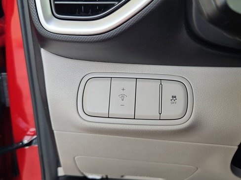 Used 2024 Hyundai Venue SEL image 15