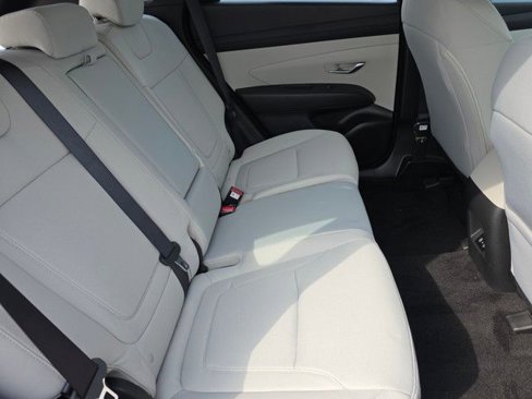 Certified 2025 Hyundai Tucson SE image 25