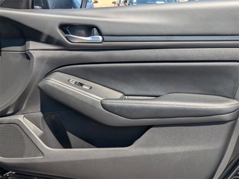 Used 2024 Nissan Altima 2.5 SV image 32