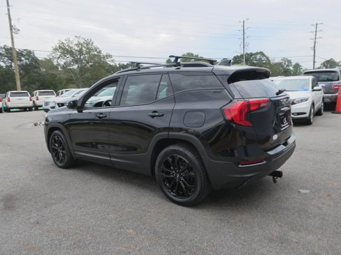 Used 2021 GMC Terrain SLT w/ Elevation Edition image 8