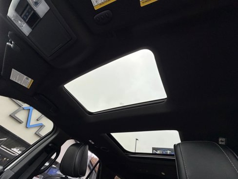 Used 2019 Ford Explorer Platinum image 32