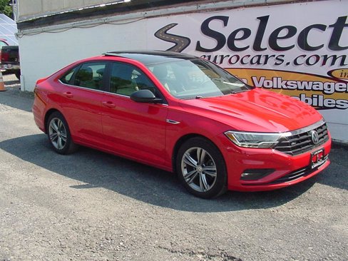 Used 2020 Volkswagen Jetta R-Line w/ R-Line Cold Weather Package image 2