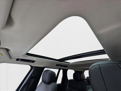 New 2025 Land Rover Range Rover SE image 16