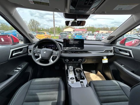 New 2025 Mitsubishi Outlander SE image 10