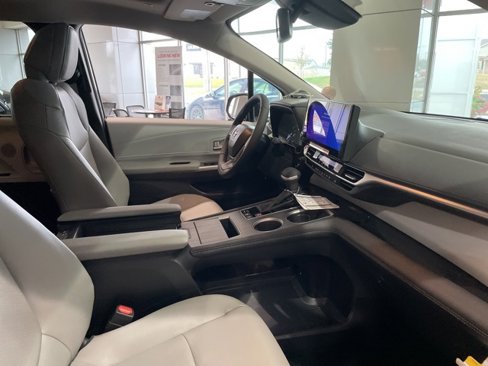 New 2025 Toyota Sienna XLE image 24