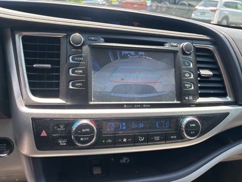 Used 2019 Toyota Highlander XLE image 19