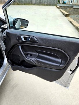 Used 2016 Ford Fiesta Titanium image 15