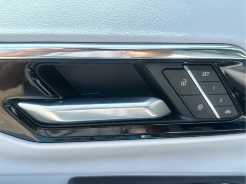New 2025 Chevrolet Suburban Premier image 23