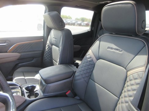 New 2026 GMC Canyon Denali image 13