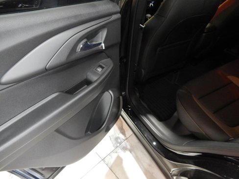 Used 2025 Chevrolet TrailBlazer ACTIV image 38