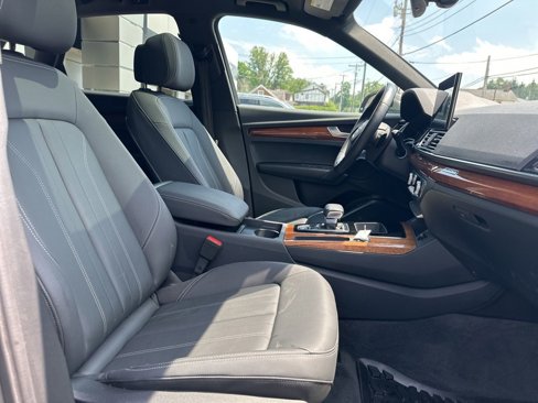 Used 2023 Audi Q5 2.0T Premium w/ Convenience Package image 17