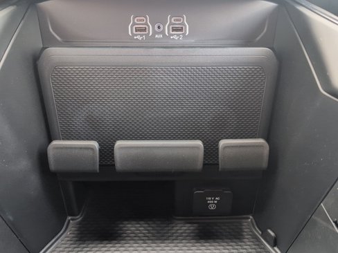 New 2025 RAM 1500 4x4 Crew Cab image 30