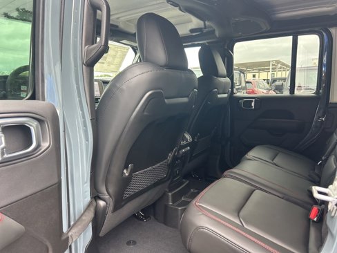 New 2025 Jeep Wrangler Unlimited Rubicon w/ Technology Group image 34
