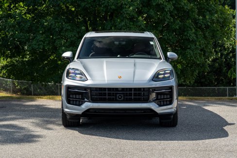 Certified 2025 Porsche Cayenne GTS image 10
