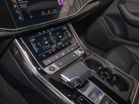 Certified 2025 Audi Q8 Premium image 30