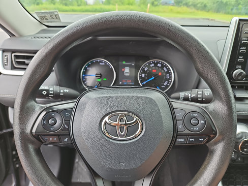 Used 2021 Toyota RAV4 XLE image 19