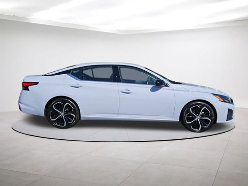 Used 2024 Nissan Altima 2.5 SR image 8