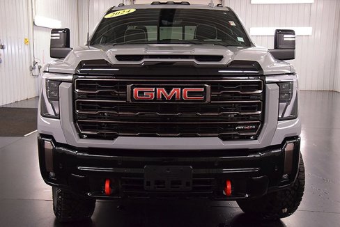 Used 2024 GMC Sierra 2500 AT4X image 2