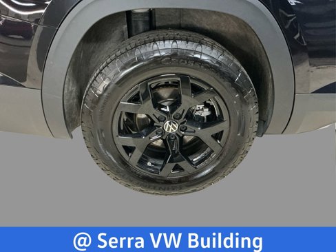 Certified 2025 Volkswagen Atlas Peak Edition SE image 18