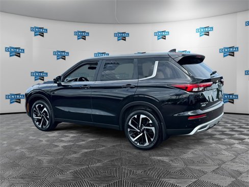Used 2024 Mitsubishi Outlander SE Black Edition image 3