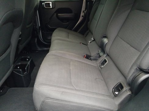 Used 2021 Jeep Gladiator Sport image 7