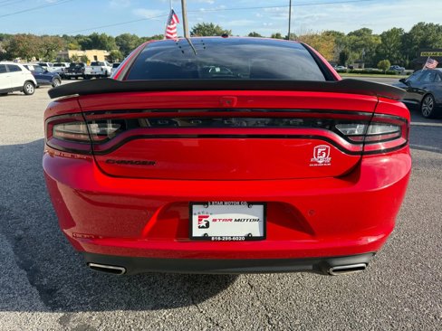 Used 2022 Dodge Charger SXT w/ Blacktop Package image 4