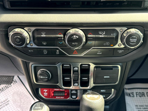 Used 2025 Jeep Wrangler Unlimited Rubicon image 21
