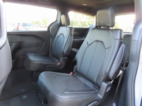 New 2026 Chrysler Pacifica Select image 20
