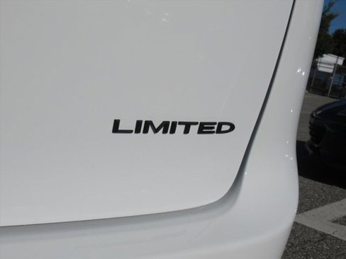 New 2026 Chrysler Pacifica Limited w/ S Appearance Package image 9