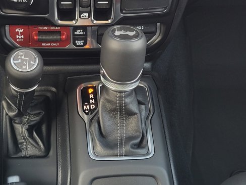 New 2025 Jeep Wrangler Unlimited Rubicon w/ Technology Group image 17