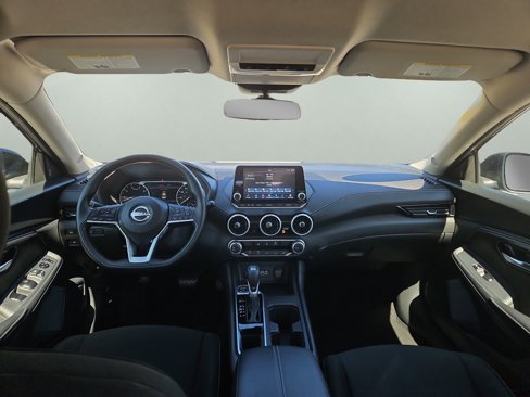 Used 2025 Nissan Sentra SV image 2