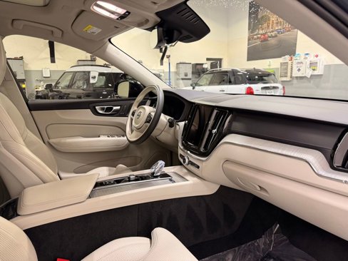 Used 2024 Volvo XC60 B5 Ultimate w/ Protection Package Premier image 28