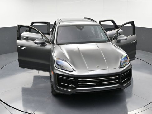 New 2025 Porsche Cayenne Turbo image 37