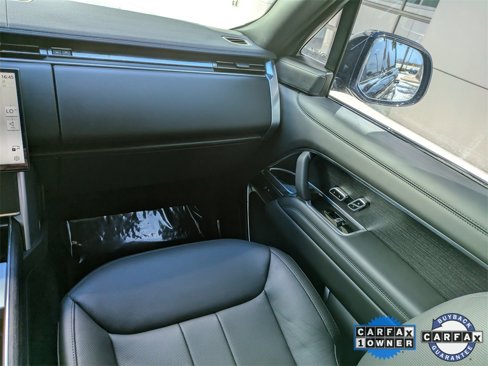 Certified 2025 Land Rover Range Rover SE image 17