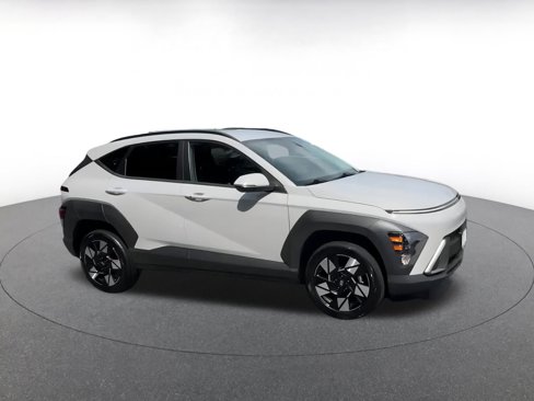 Used 2025 Hyundai Kona SEL image 2