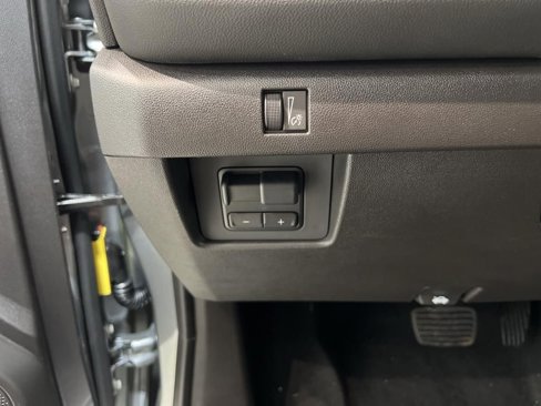 New 2024 Chevrolet Colorado LT w/ LT Convenience Package III image 13