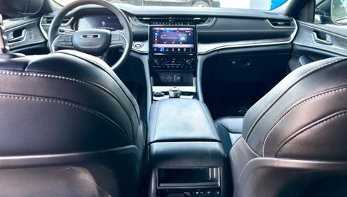 Used 2024 Jeep Grand Cherokee Limited image 20