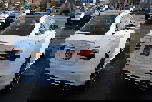 Used 2023 Mercedes-Benz E 350 4MATIC Sedan image 3