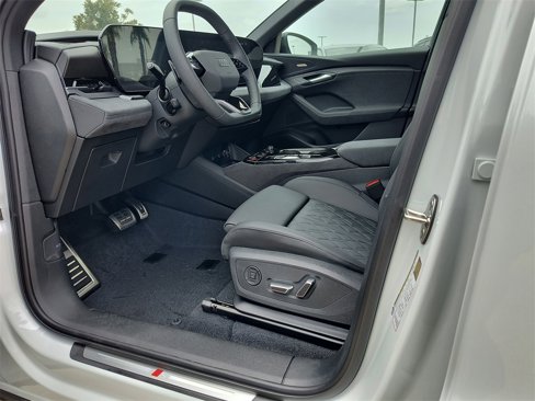 New 2025 Audi SQ6 e-tron Premium Plus image 2
