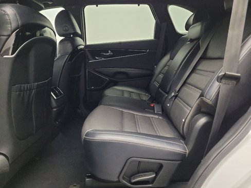Used 2019 Kia Sorento SX image 18