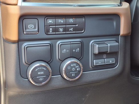 New 2025 Chevrolet Suburban High Country image 17
