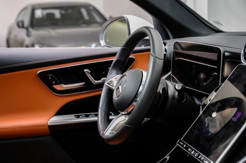 Used 2025 Mercedes-Benz GLC 300 image 18