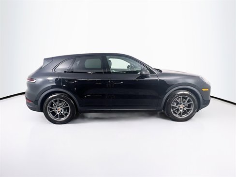 Used 2025 Porsche Cayenne image 8