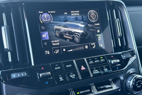 New 2025 Lexus LX 600 4WD w/ Luxury Package image 17